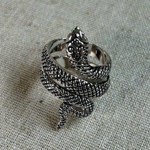 18 karat white gold plated snake ring size 7